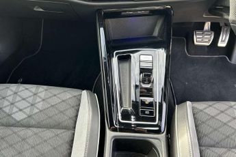 Volkswagen Golf 1.5 eTSI 150 R-Line 5dr DSG