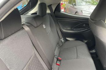 Toyota Yaris 1.5 Hybrid Design 5dr CVT