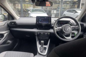 Toyota Yaris 1.5 Hybrid Design 5dr CVT