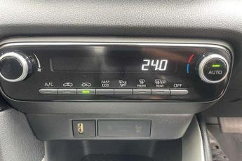 Toyota Yaris 1.5 Hybrid Design 5dr CVT