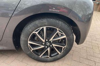 Toyota Yaris 1.5 Hybrid Design 5dr CVT
