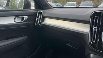 Volvo XC40 2.0 B3P Core 5dr Auto