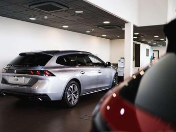Peugeot 5008 1.2 Hybrid 136 GT 5dr e-DSC6