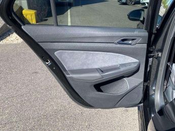 Volkswagen Golf 1.5 eTSI 150 R-Line 5dr DSG