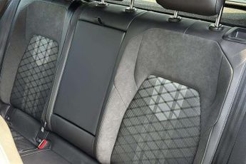 Volkswagen Golf 1.5 eTSI 150 R-Line 5dr DSG