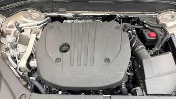 Volvo XC90 2.0 B5P Plus Dark 5dr AWD Geartronic