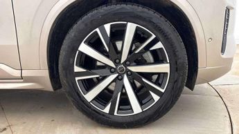 Volvo XC90 2.0 B5P Plus Dark 5dr AWD Geartronic