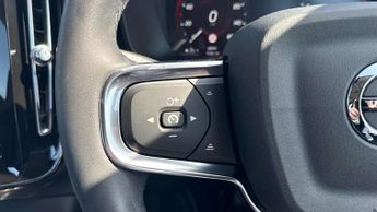 Volvo XC40 1.5 T3 [163] Momentum 5dr Geartronic