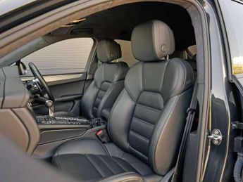 Porsche Macan Turbo 5dr PDK