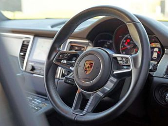 Porsche Macan Turbo 5dr PDK