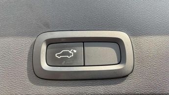 Volvo XC40 2.0 D4 [190] R DESIGN 5dr AWD Geartronic