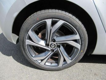 Renault Clio 1.6 E-TECH Hybrid 140 RS Line 5dr Auto