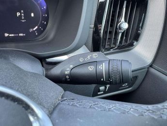 Volvo XC60 2.0 B4D R DESIGN Pro 5dr AWD Geartronic