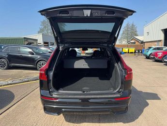 Volvo XC60 2.0 B4D R DESIGN Pro 5dr AWD Geartronic