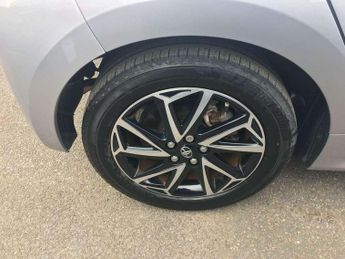 Toyota Yaris 1.5 Hybrid Design 5dr CVT