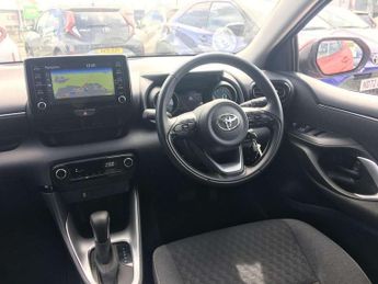Toyota Yaris 1.5 Hybrid Design 5dr CVT