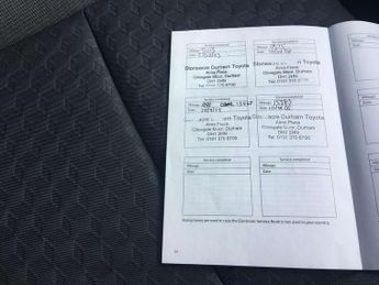 Toyota Yaris 1.5 Hybrid Design 5dr CVT