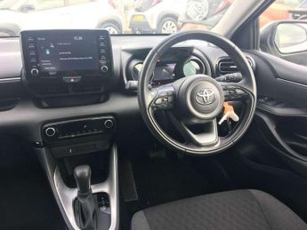 Toyota Yaris 1.5 Hybrid Design 5dr CVT