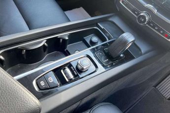 Volvo XC60 2.0 B4D Momentum 5dr AWD Geartronic