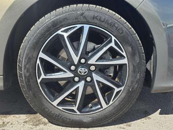 Toyota Yaris 1.5 Hybrid Design 5dr CVT