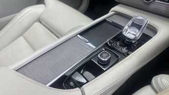 Volvo XC90 2.0 B6P Ultimate Dark 5dr AWD Geartronic