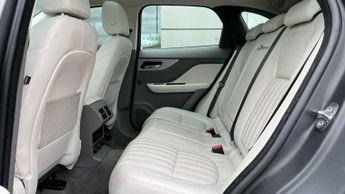 Jaguar F-Pace 3.0d V6 Portfolio 5dr Auto AWD