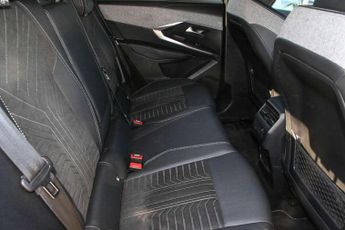 Peugeot 3008 1.2 Hybrid 136 GT 5dr e-DSC6