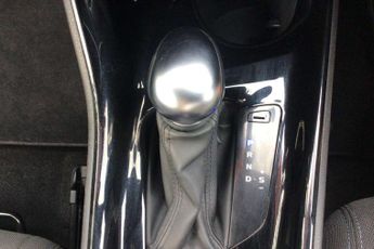Toyota C-HR 2.0 Hybrid Design 5dr CVT