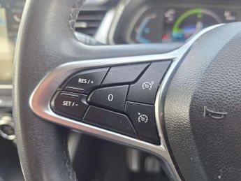 Renault Captur 1.6 E-Tech full hybrid 145 Techno 5dr Auto