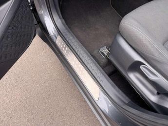 Toyota C-HR 1.8 Hybrid Design 5dr CVT