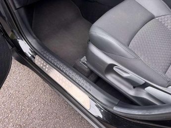 Toyota C-HR 1.8 Hybrid Design 5dr CVT