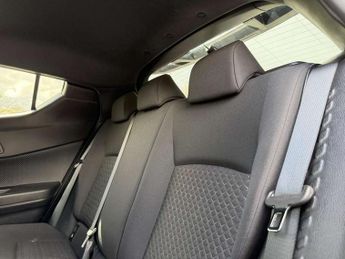 Toyota C-HR 1.8 Hybrid Design 5dr CVT