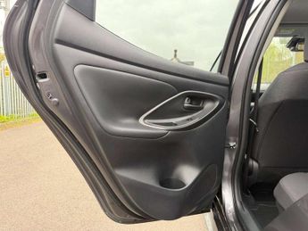 Toyota Yaris 1.5 Hybrid Design 5dr CVT