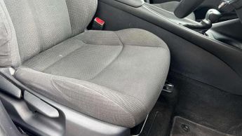 Toyota C-HR 1.8 Hybrid Icon 5dr CVT