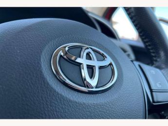 Toyota Yaris 1.5 Hybrid Design 5dr CVT