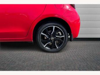 Toyota Yaris 1.5 Hybrid Design 5dr CVT