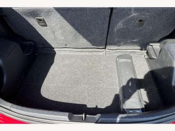 Toyota Yaris 1.5 Hybrid Design 5dr CVT