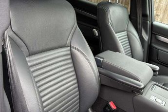 Land Rover Discovery 3.0 D300 Dynamic SE 5dr Auto