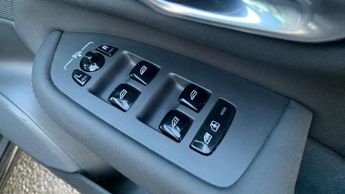 Volvo XC90 2.0 B5P Plus Dark 5dr AWD Geartronic