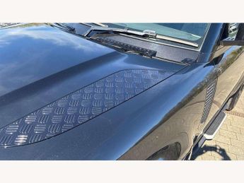 Land Rover Defender 2.0 P300 X-Dynamic SE 90 3dr Auto