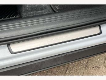 Volvo XC40 2.0 B4P Inscription 5dr AWD Auto