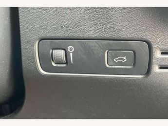 Volvo XC40 2.0 B4P Inscription 5dr AWD Auto
