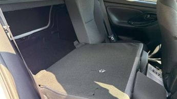 Toyota Yaris 1.5 Hybrid Design 5dr CVT