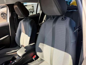 Peugeot 208 1.2 PureTech 100 Allure Premium + 5dr EAT8