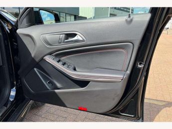 Mercedes-Benz GLA GLA 220d 4Matic AMG Line Premium 5dr Auto