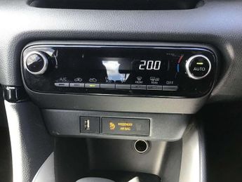 Toyota Yaris 1.5 Hybrid Design 5dr CVT