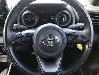 Toyota Yaris 1.5 Hybrid Design 5dr CVT