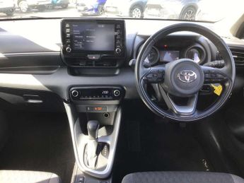 Toyota Yaris 1.5 Hybrid Design 5dr CVT
