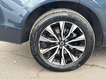 Volvo XC60 2.0 B5P Plus Dark 5dr AWD Geartronic