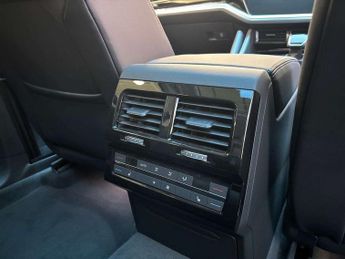 Volkswagen Touareg 3.0 TSI eHybrid 4Motion Elegance 5dr Tip Auto